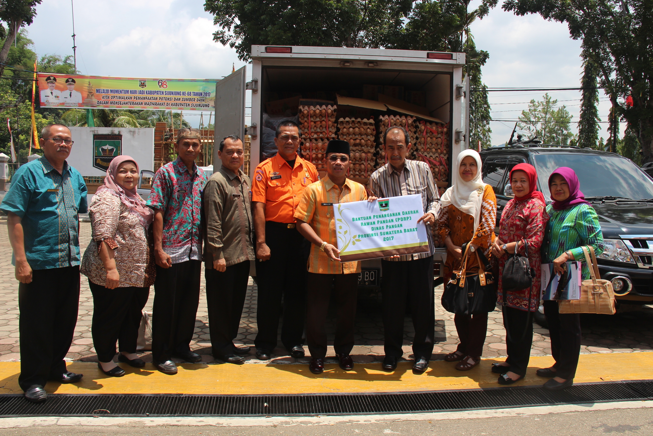 Dinas Pangan Prov. Sumbar Menyerahkan Bantuan ke Kab. Sijunjung