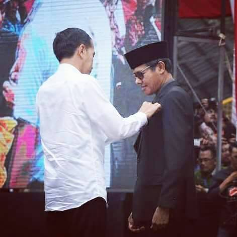 Gubernur Sumbar Menerima Tanda Jasa Satya Lencana Pembangunan Bidang Pangan