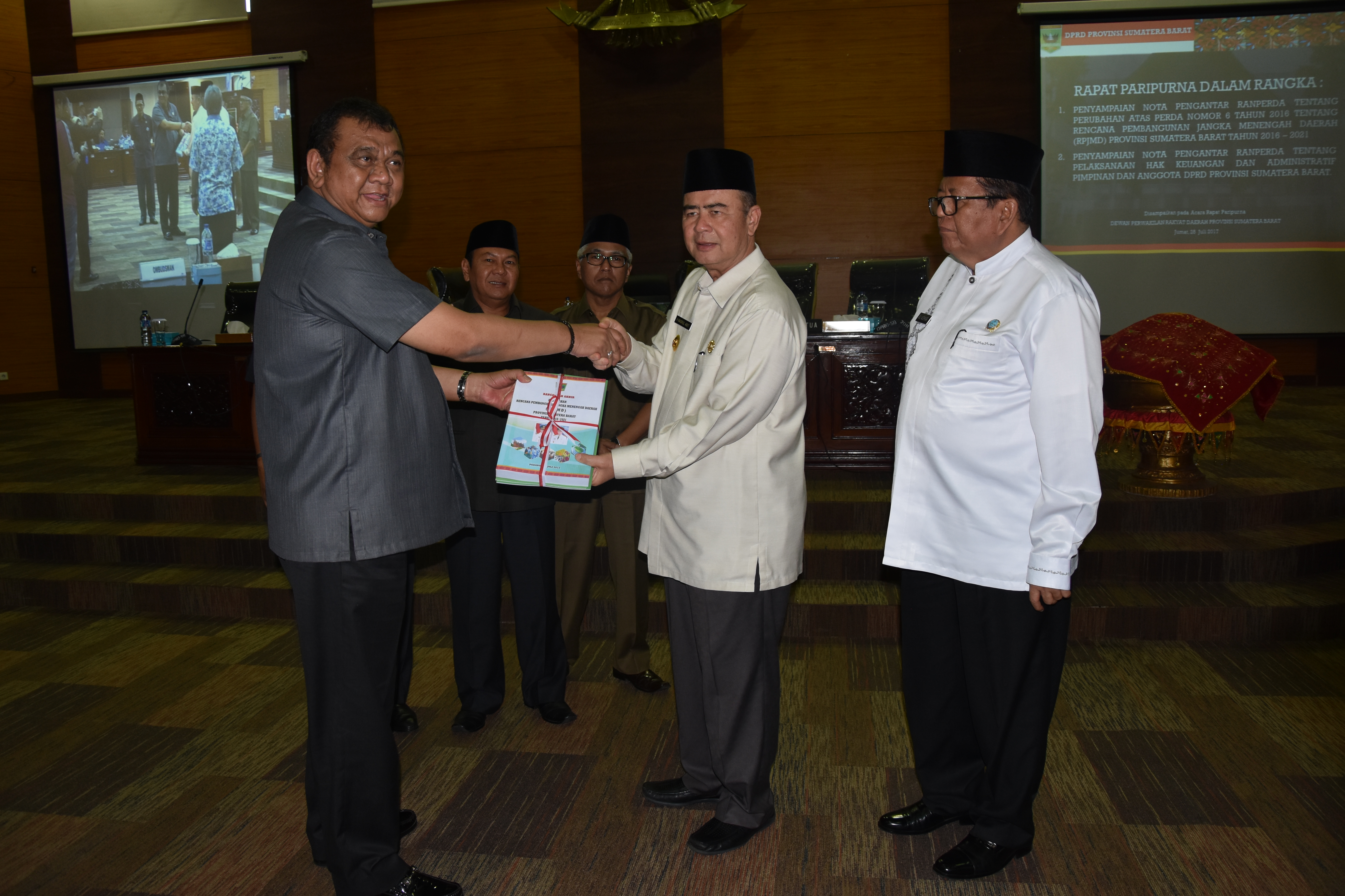 Rapat Paripurna DPRD Provinsi Sumatera Barat dalam rangka Penyampaian Nota Pengantar Gubernur