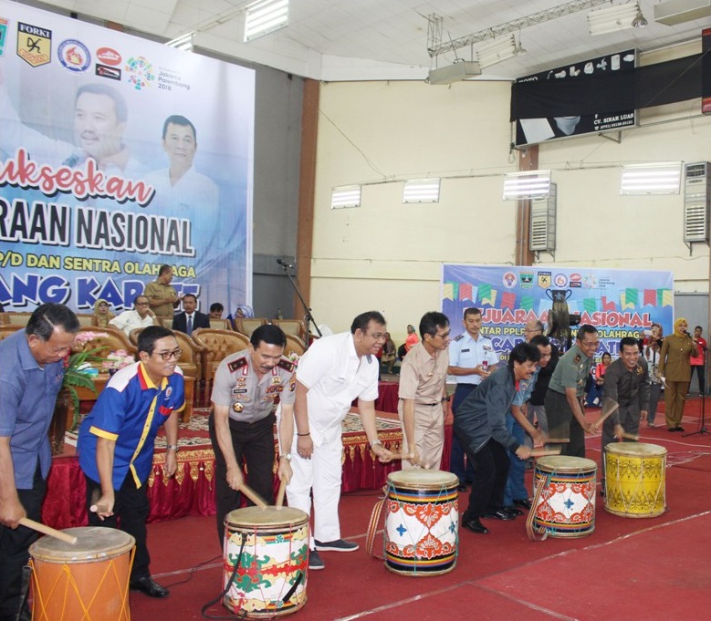 GUBERNUR SUMATERA BARAT TABUH KEJURNAS KARATE ANTAR PPLP/D