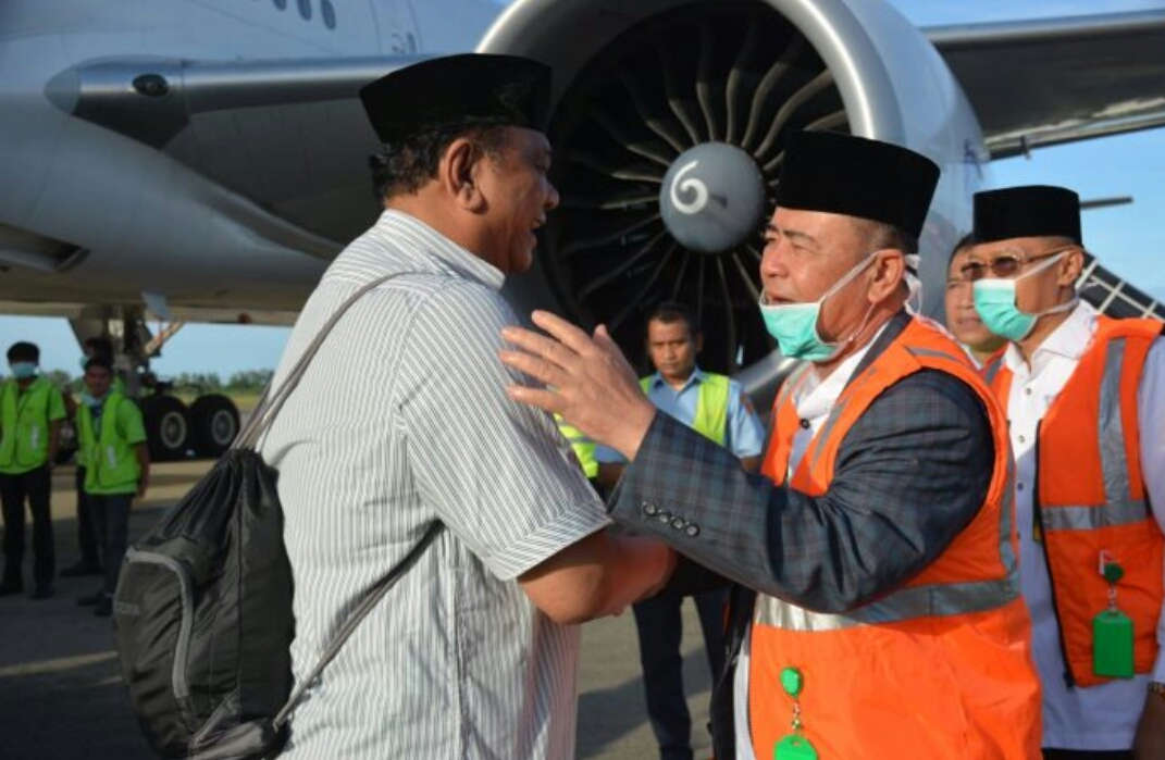 Wagub Nasrul Abit Sambut Kedatangan Jemaah Haji Kloter Pertama Debarkasi Padang