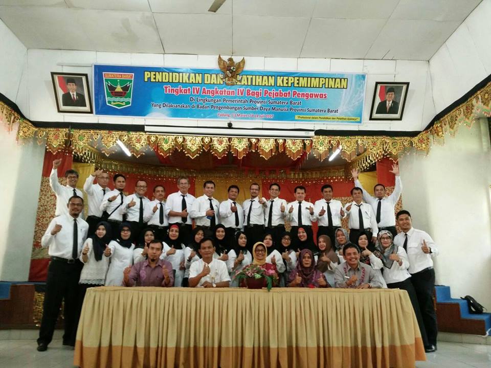 Peserta Terbaik Diklat Kepemimpinan Tk. IV Angkatan IV di Lingkungan Pemerintah Provinsi Sumatera Barat