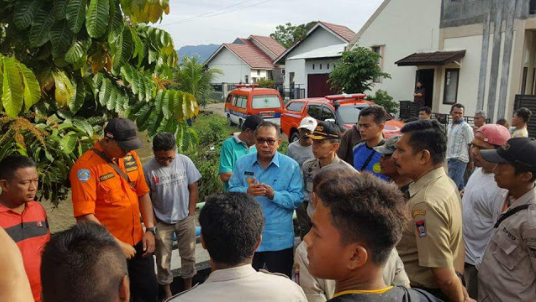 Pjs Walikota Padang Tinjau Lokasi Banjir dan Rumah Warga Terbakar