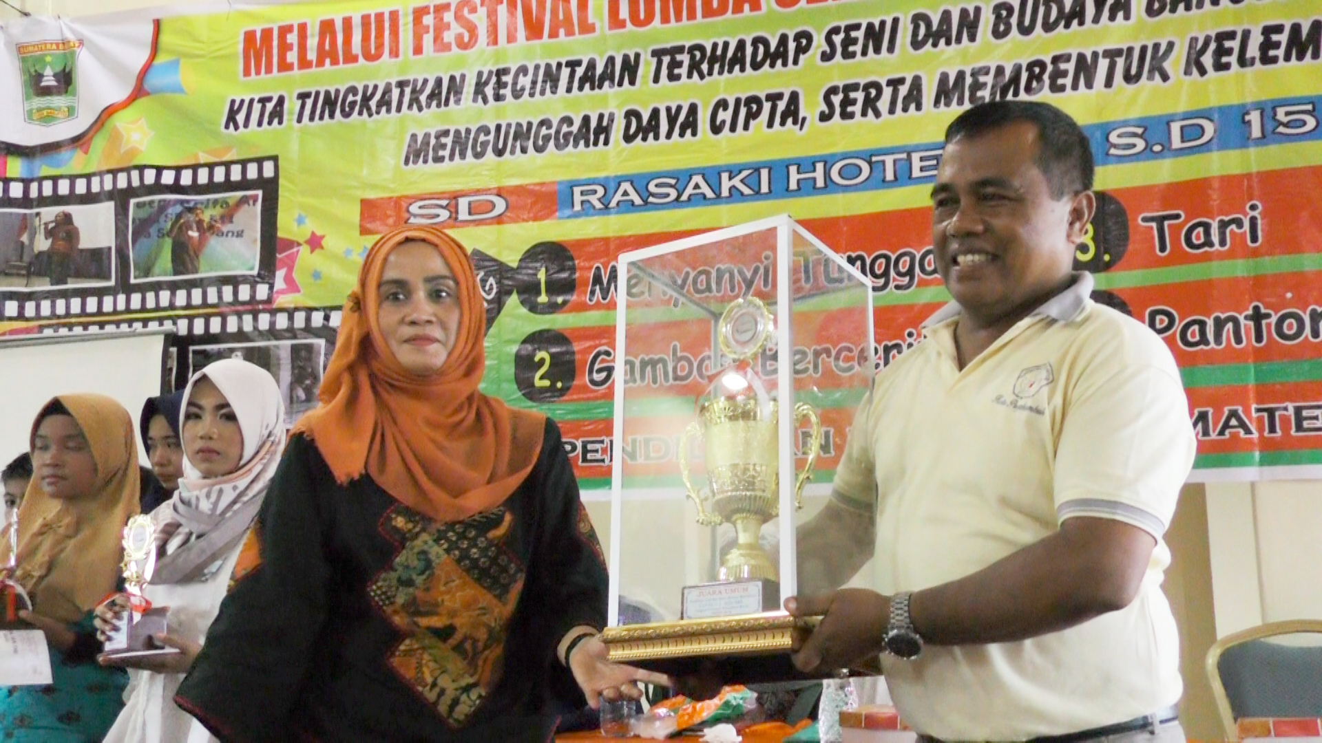 KONTINGEN FLS2N PAYAKUMBUH KEMBALI RAIH JUARA UMUM