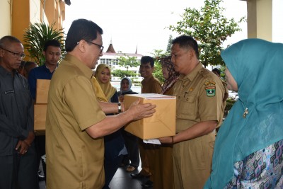          12 JEMAAH CALON HAJI ANGGOTA KP-RI DISDIK DILEPAS