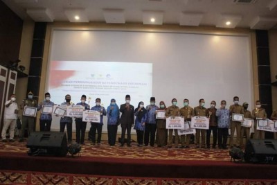 PPID Pembantu Terbaik Kategori Perangkat Daerah Kecamatan Dan Nagari Terima Penghargaan