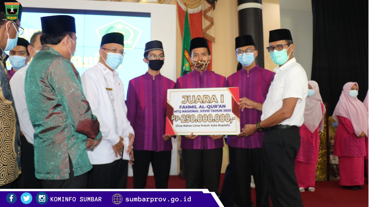 Gubernur Sumbar Berikan Bonus Kepada Kafilah Sumbar Terbaik MTQN XXVIII Tahun 2020