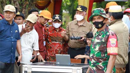 Pertama di Sumatera! Buya Mahyeldi Luncurkan Drone Sprayer Kelompok Tani