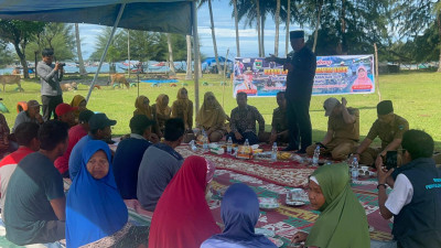 Tingkatkan Pendapatan Pembudidaya Gubernur Serahkan Benih Ikan Kerapu 17.250 beserta Pakan Ikan