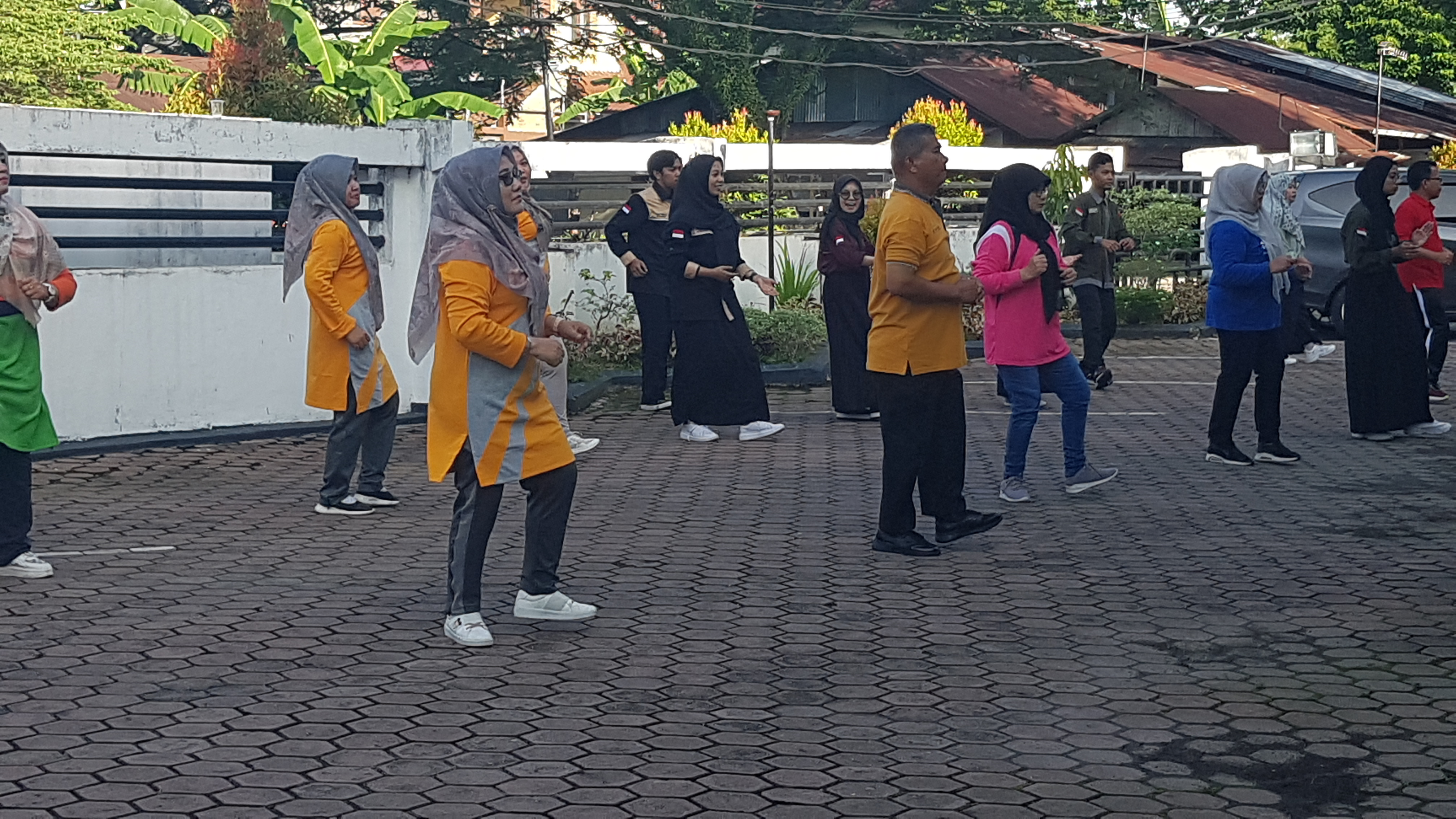 Senam di Dinas PMD Sumbar, Anasrul : Sehat dan Bugar Penting untuk Kinerja