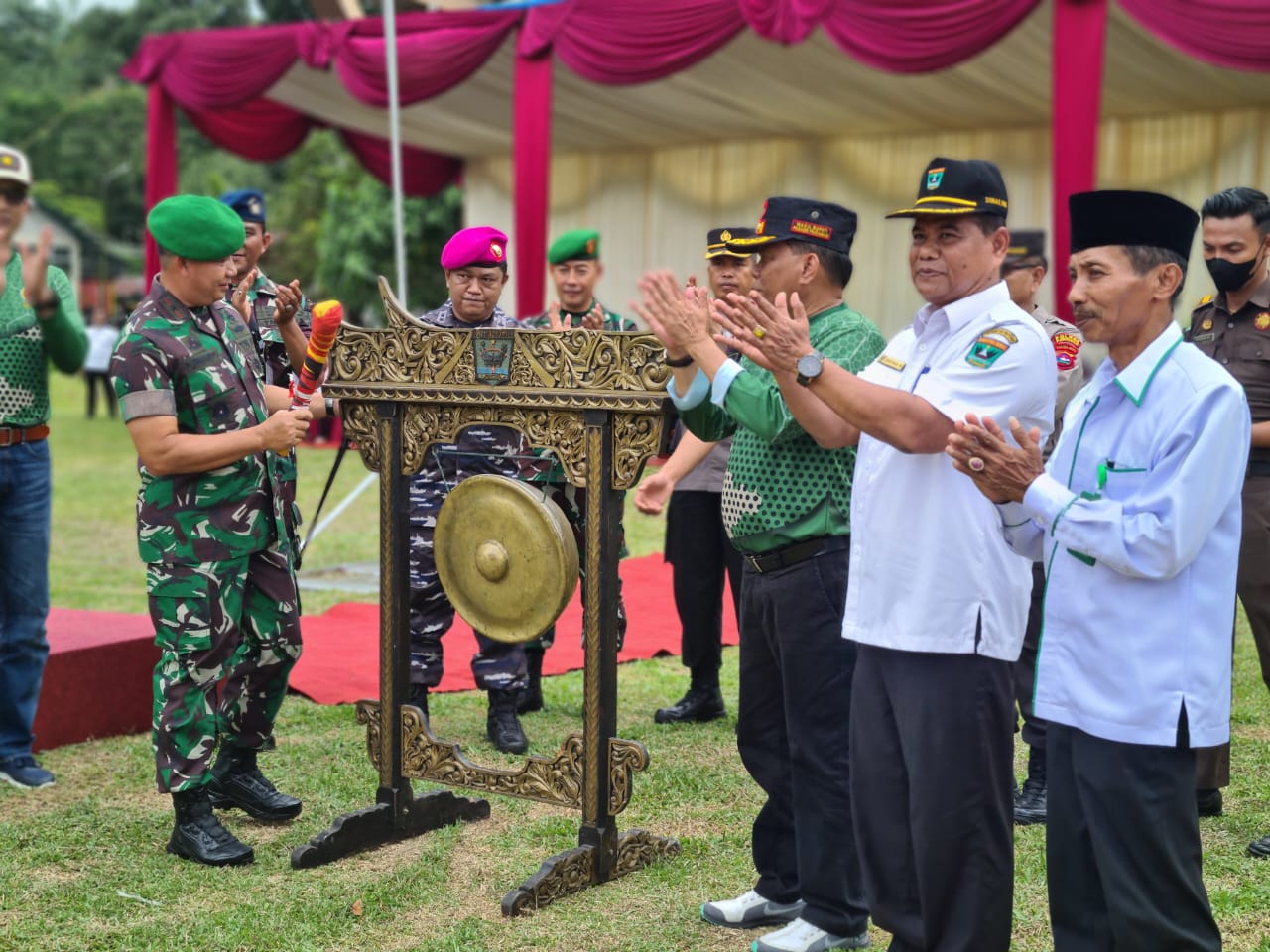 TMMD ke-115 Padang Pariaman Ditutup, Danrem 032/WBR : Operasi Bhakti TNI Mempertahankan Semangat Gotong Royong