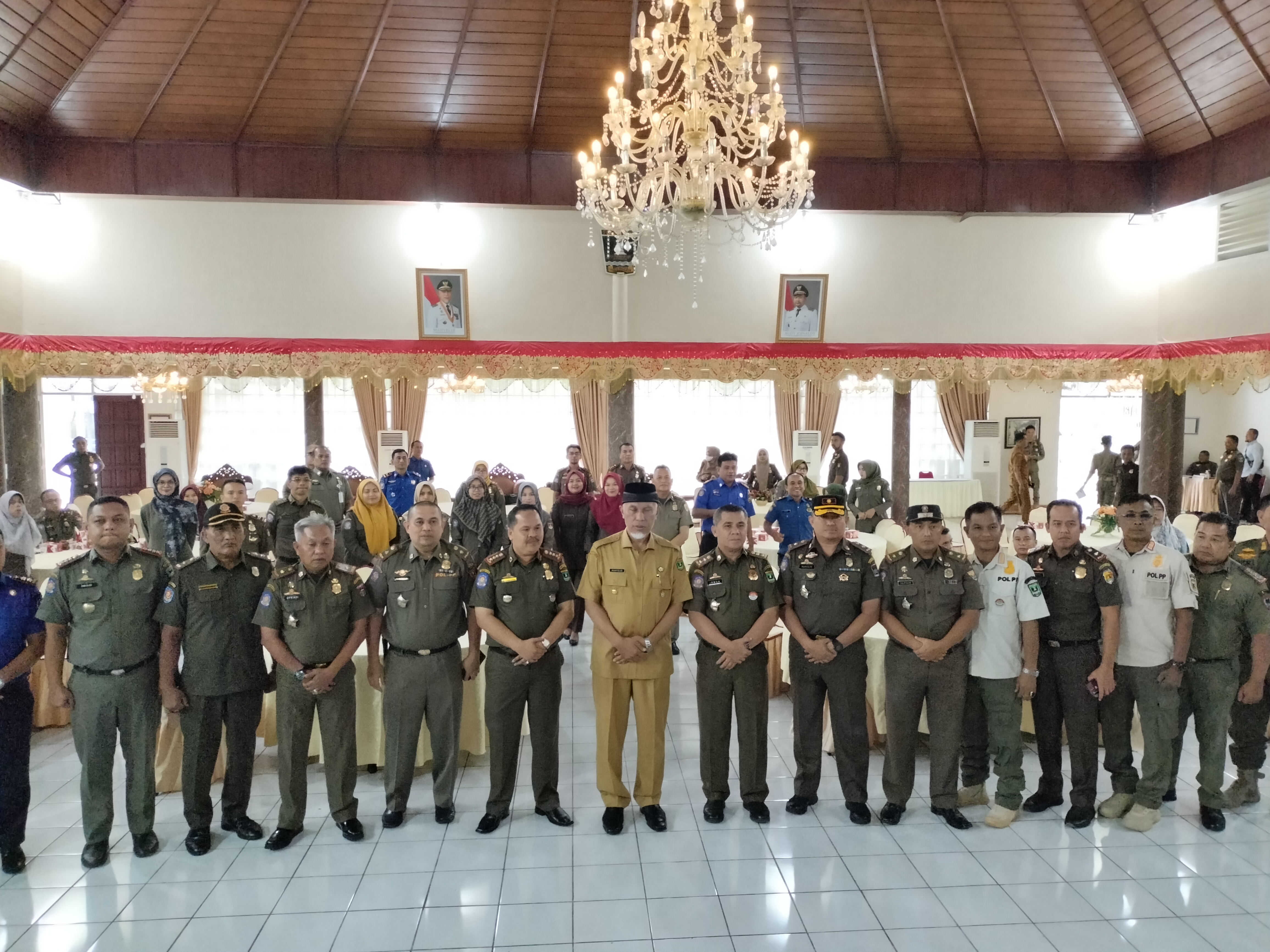 Rapat Forum, Gubernur Minta Satpol PP dan Damkar Bersinergi, Berkordinasi Serta Bekerjasama dengan Dinas Terkait dan Kepolisian.
