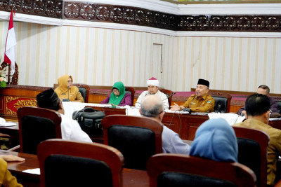 Sekda Hansastri Pimpin Rapat Pembahasan Tindaklanjut Kawasan Halal Lifestyle Masjid Raya Sumbar
