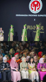 Wakil Ketua Dekranasda Sumbar Hadiri Indonesia Fashion Week 2024