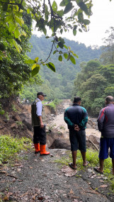 Banjir Terjang Tiga Daerah di Sumbar, Gubernur Mahyeldi langsung ke TKP Koordinasikan Keamanan Masyarakat dan Jalur Transportasi 
